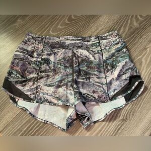 Lululemon Hotty Hot Short 2.5”